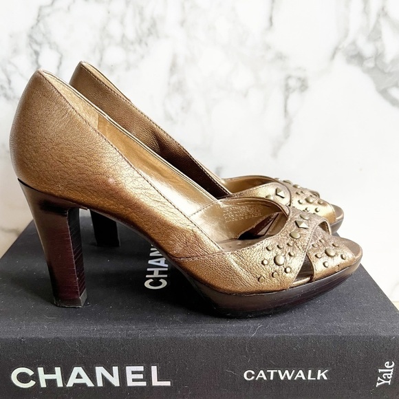 Gianni Bini Metallic Studded heels - Picture 4 of 8